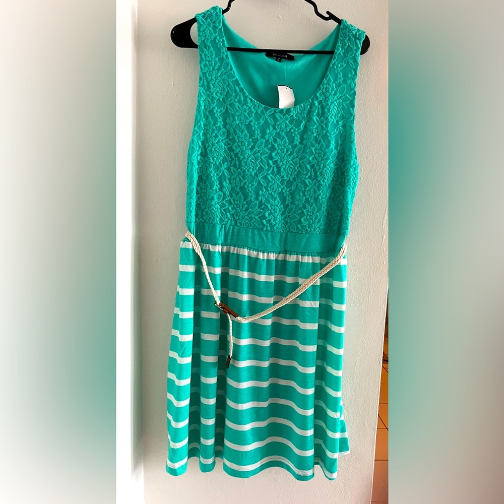 New Look NWT Dress with belt. lace top, a solid turquoise midsection. 💚⚪️💙💚